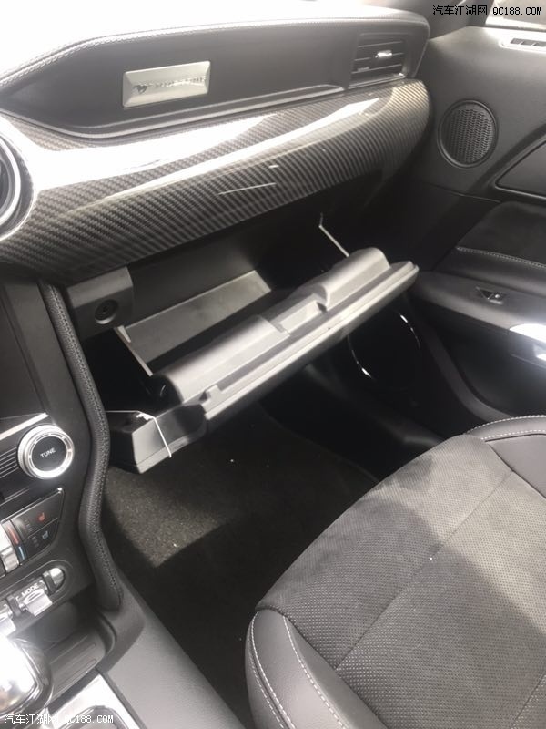 18款福特野马黑色现车配置参数解析评价