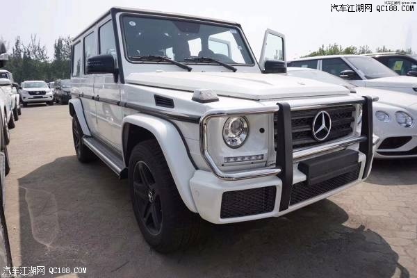 2018款奔驰G500白外棕内五座越野车价格