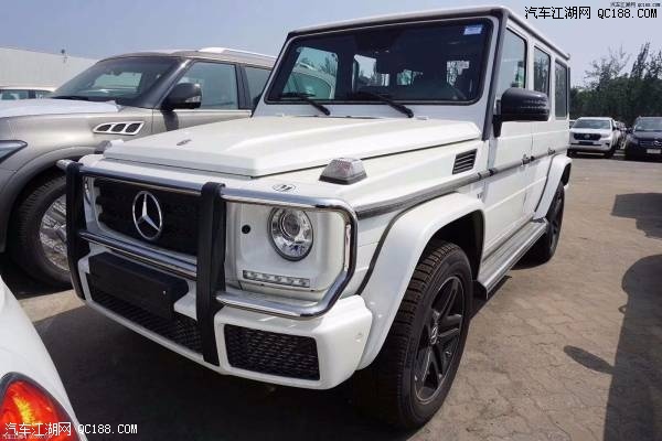 2018款奔驰G500白外棕内五座越野车价格