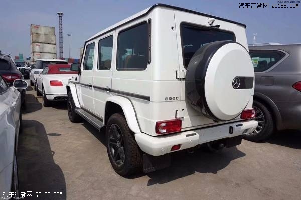 2018款奔驰G500白外棕内五座越野车价格