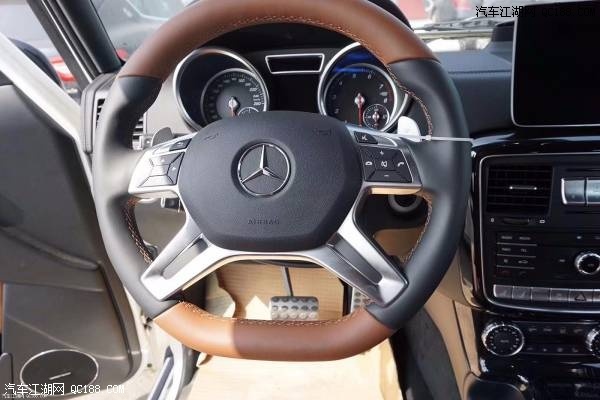 2018款奔驰G500白外棕内五座越野车价格