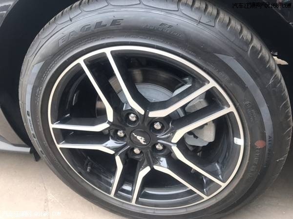 18款福特野马黑色现车配置参数解析评价