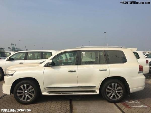 2018款丰田酷路泽5700VXR中东版现车试驾