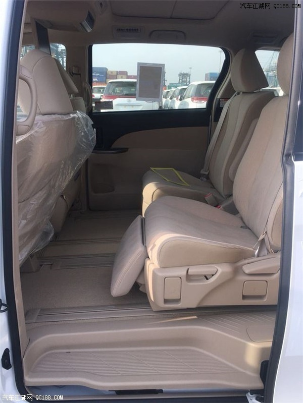 18款进口车丰田普瑞维亚中东版实拍感受