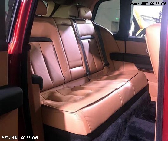 2018款进口劳斯莱斯库里南Cullinan实拍