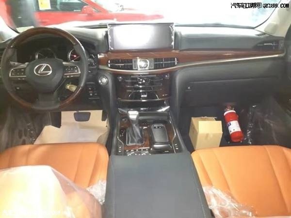 2018款雷克萨斯LX570白色中东版现车解读