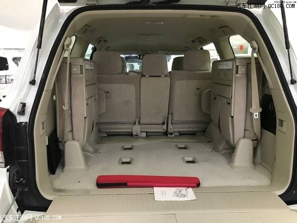 2018款丰田兰德酷路泽4000白/米现车解读