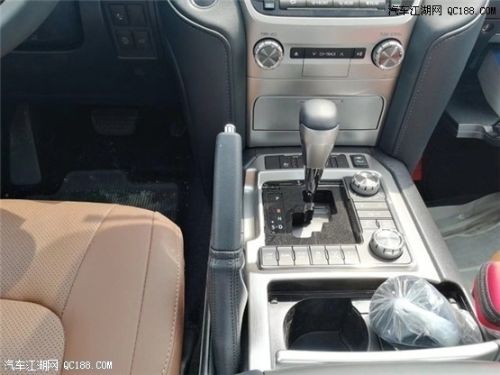 越野车18款中东版酷路泽5700顶配实测