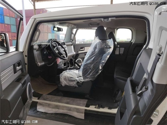 2018款进口丰田FJ酷路泽白色中东版价格