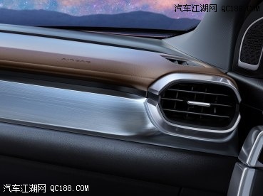 全新小型SUV吉利SX11正式命名为缤越
