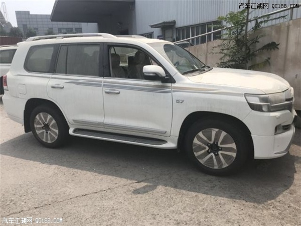 平行进口车18款丰田酷路泽5700到店实拍