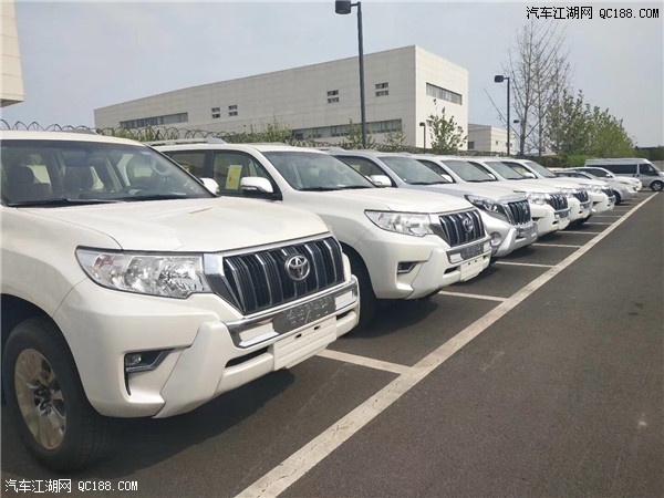 18款霸道3000中东版高级丝绒座椅试驾体验