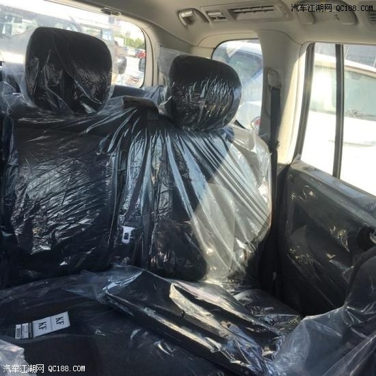 18款进口日产途乐Y62七座白色中东版实拍