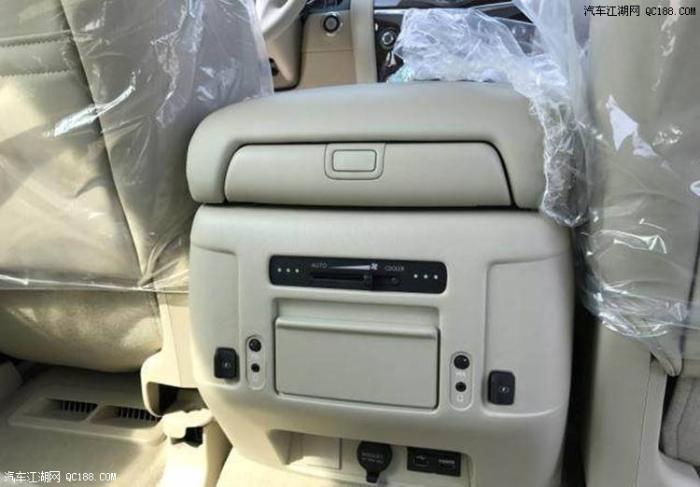 标配七速变速 18款日产途乐4.0SE试驾