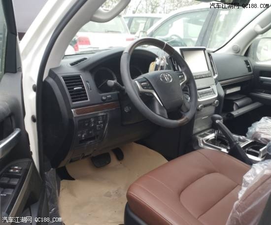 18款酷路泽5700中东版全车镀铬图片详解