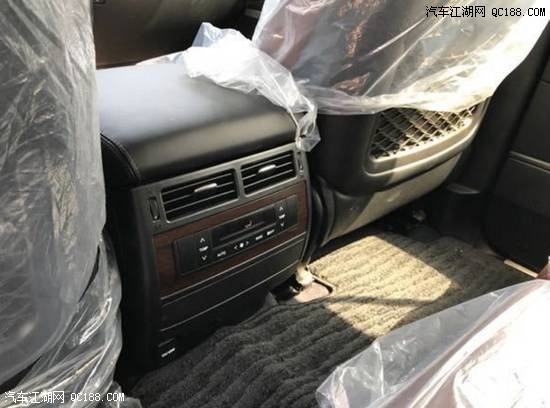 18款酷路泽5700中东版全车镀铬图片详解