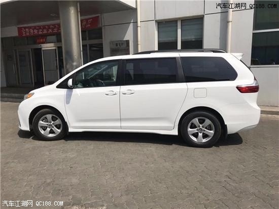 大面积红色LED尾灯 18款丰田塞纳配置解读