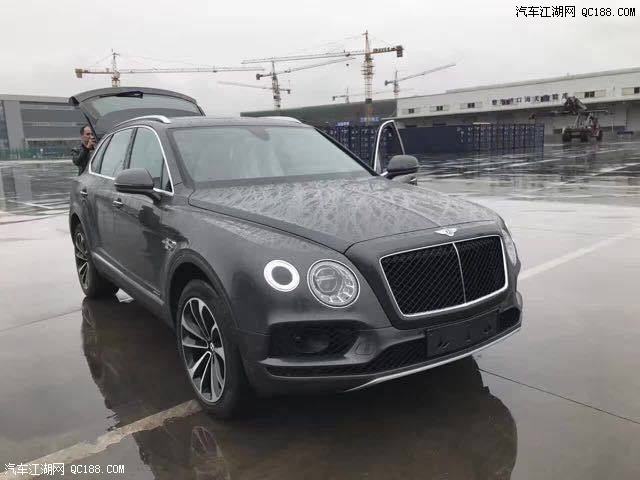 18款平行进口宾利添越4.0T柴油欧版实拍