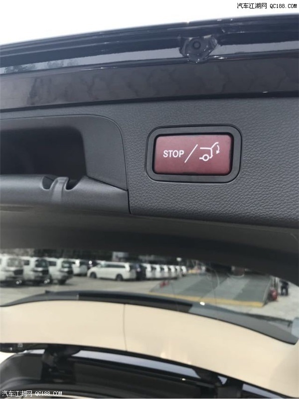 商务越野 19款墨版奔驰GLC300价格解读