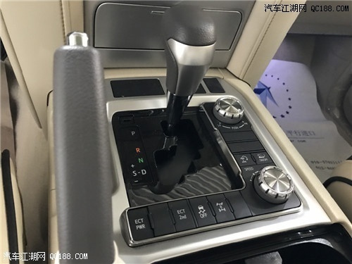 2018款丰田酷路泽4000港口现车实拍详解