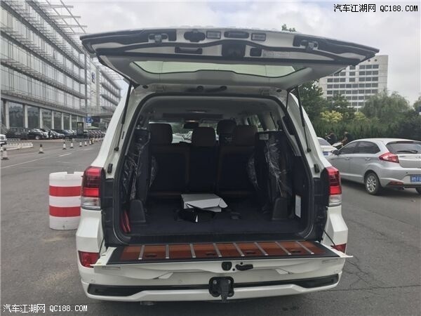 2018款丰田酷路泽5700VXS七座限量版评测