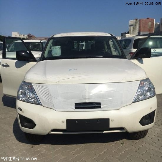 18款进口日产途乐Y62七座白色中东版实拍