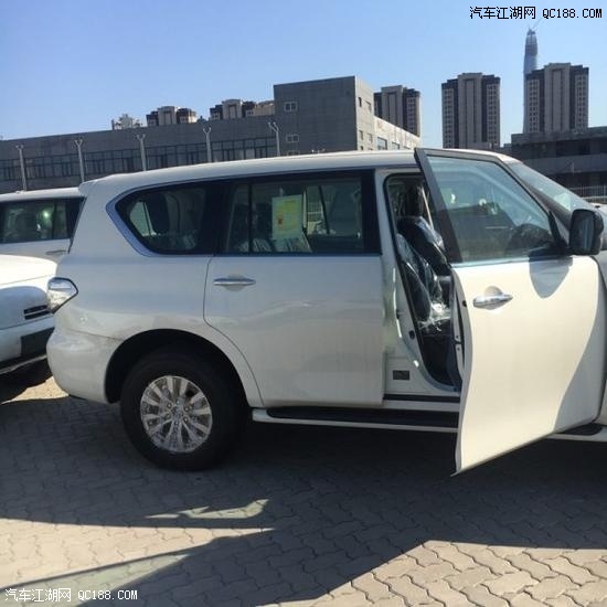 18款进口日产途乐Y62七座白色中东版实拍