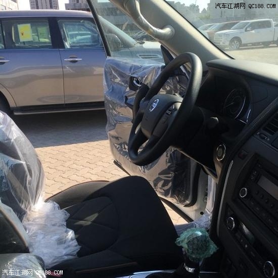 18款进口日产途乐Y62七座白色中东版实拍