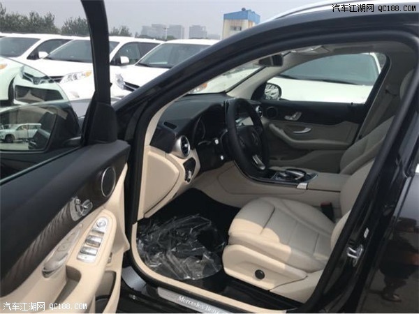 商务越野 19款墨版奔驰GLC300价格解读