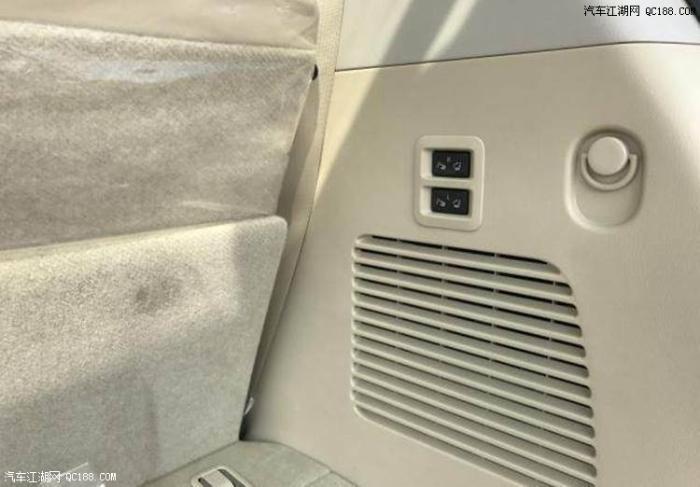 标配七速变速 18款日产途乐4.0SE试驾