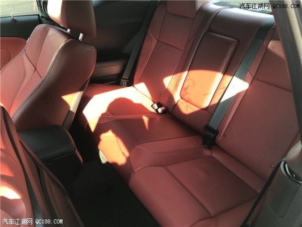 18款平行进口道奇挑战者3.6L PLUS版解读