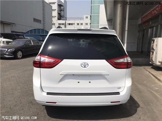 大面积红色LED尾灯 18款丰田塞纳配置解读