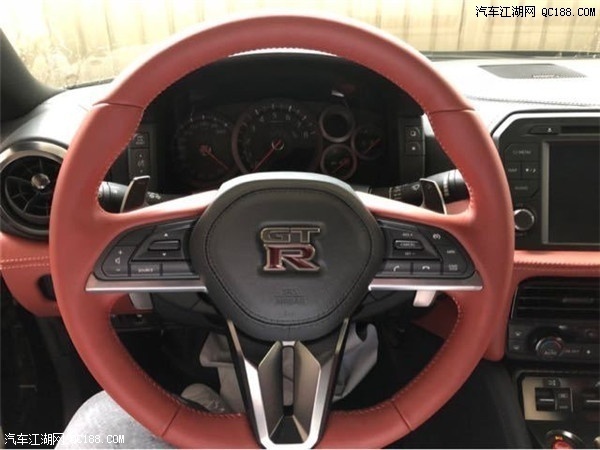 “战神”级别跑车18款日产GT-R性能体验