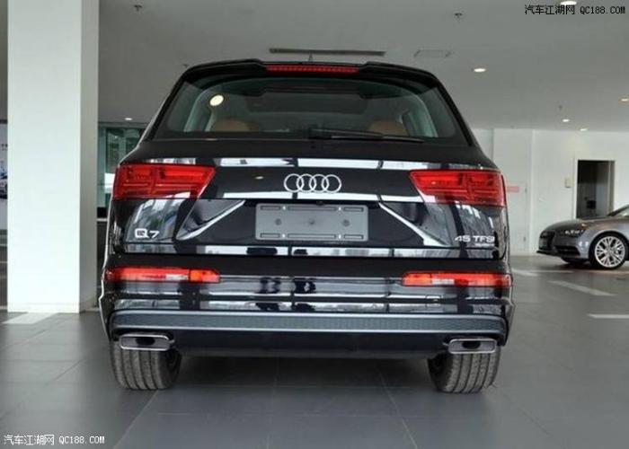 匹配8速tiptronic变速 18款奥迪Q7试驾