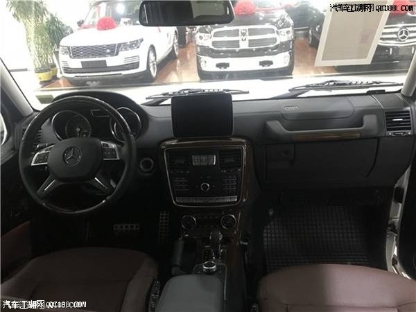 18款奔驰G500墨版5.0LV8发动机动力解读