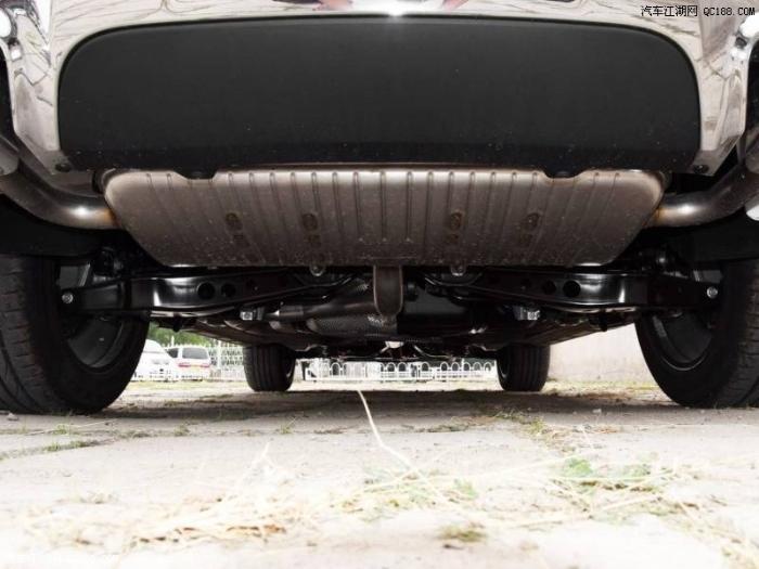 华晨中华V7试驾 尺寸越级性能指标强悍