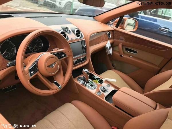 内饰质感无与伦比 18款宾利添越实拍感受