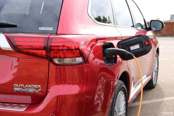 三菱汽车副总裁称不会专门研发纯电动车
