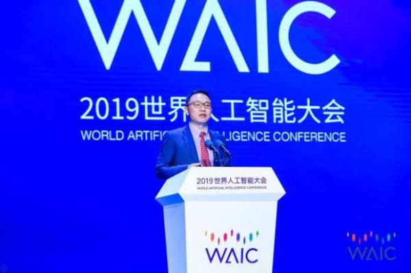 华为汪涛：AI算力决定竞争力，2025年企业AI采用率将达86%