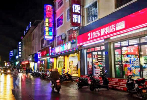 “千年古县”里的京东便利店，成了年轻潮人聚集地