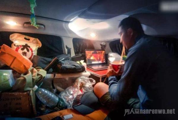 这4种没素质的坐车方式 很容易把车主惹毛