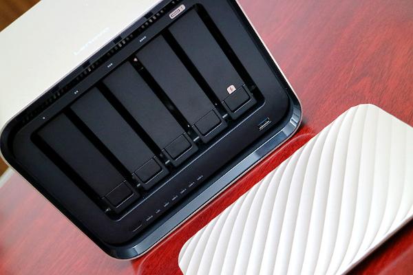 最易用的五盘位旗舰级NAS 联想个人云存储X1评测