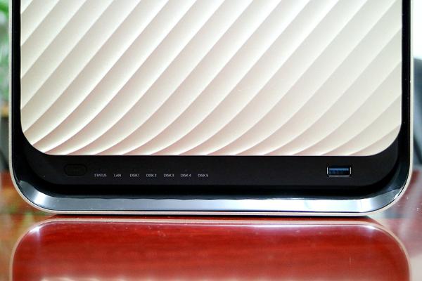 最易用的五盘位旗舰级NAS 联想个人云存储X1评测