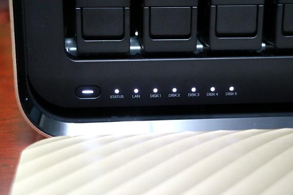 最易用的五盘位旗舰级NAS 联想个人云存储X1评测