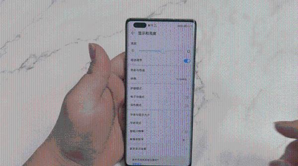 为眼睛找块好屏幕，荣耀V40超感屏清晰又护眼