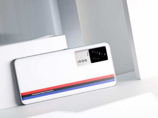 为游戏玩家准备的电竞旗舰 iQOO 7正式开售