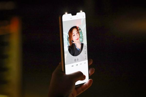 比想象中拍出来更美 vivo S9手机极夜自拍体验