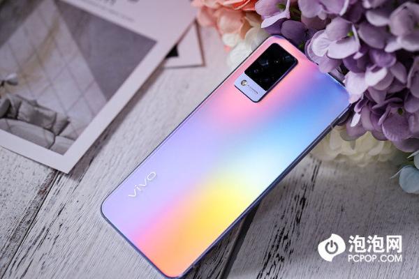 亮眼自拍，轻薄机身 vivo S9首销：2999元起