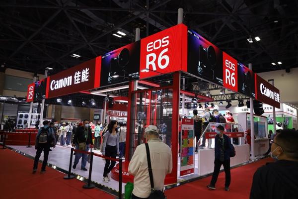 P&E2021：佳能展台EOS R5及热门新品齐亮相