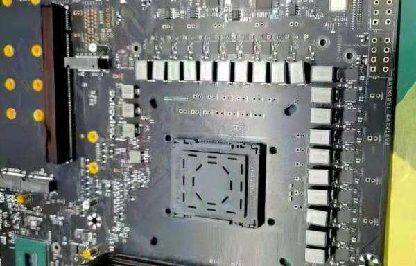 Z690主板曝光，插槽确认大改